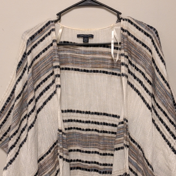 American Eagle Cape - Picture 2 of 5
